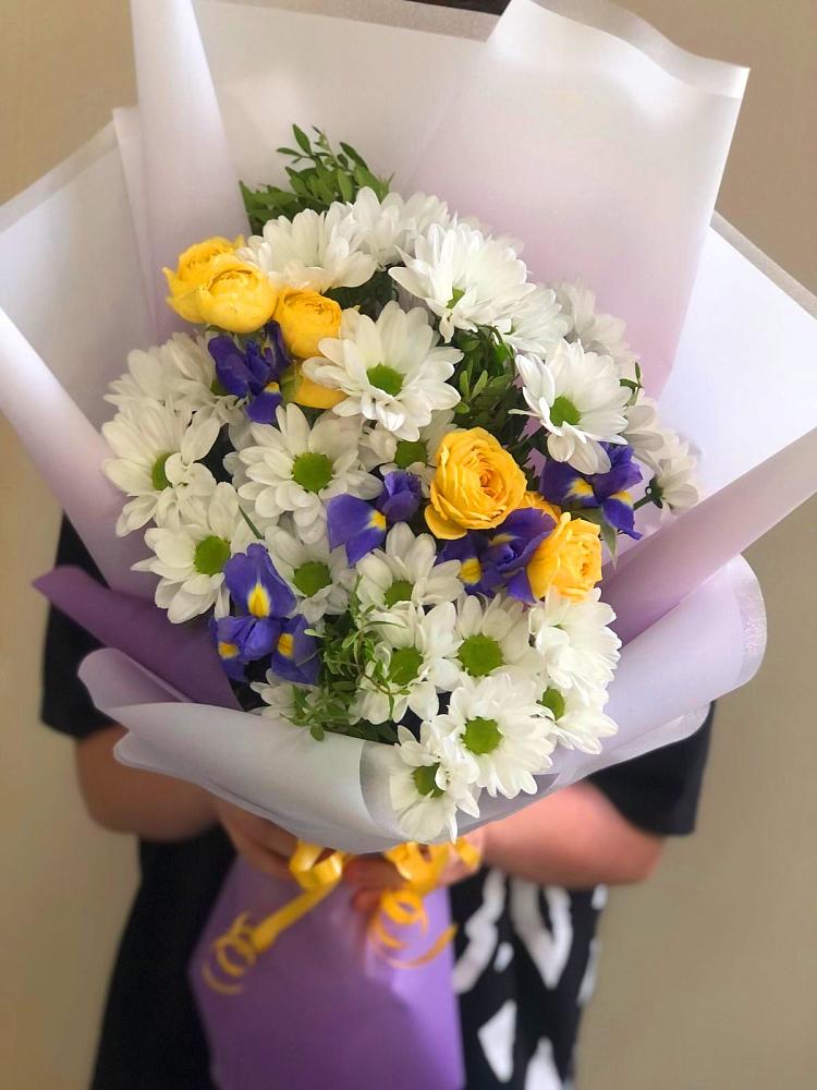 Букет цветов из: Ирисы, Хризантемы и Розы в Нефедово