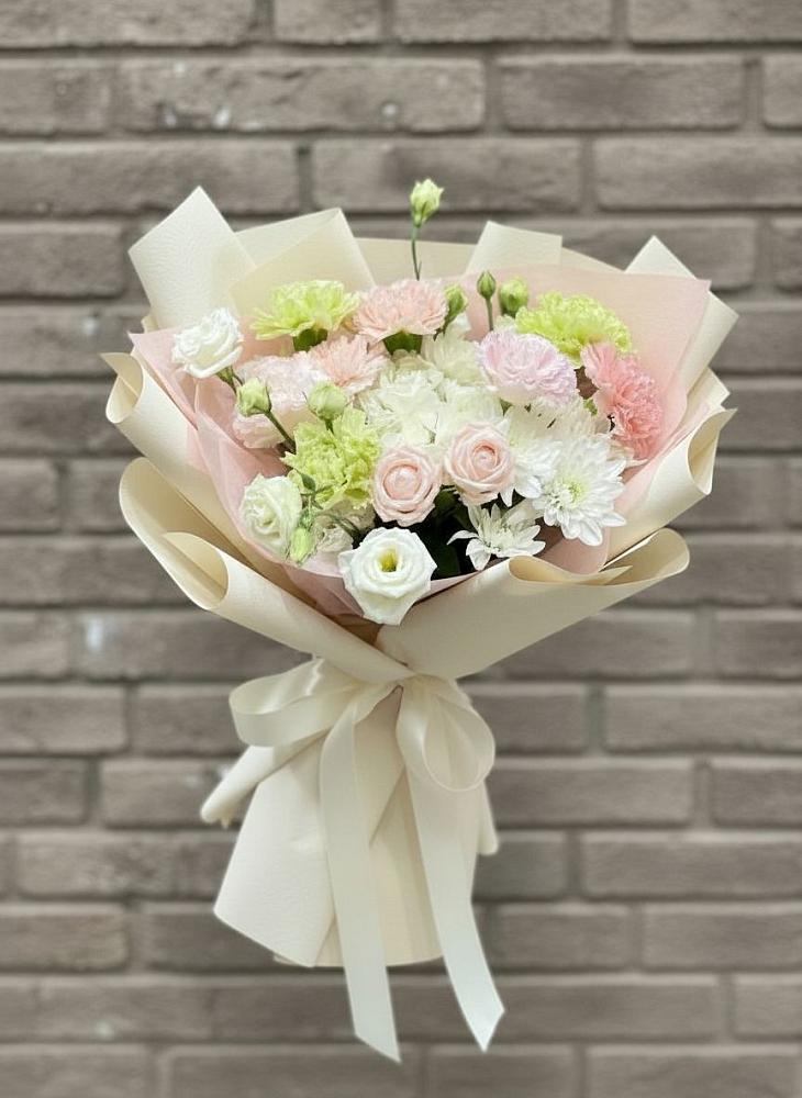 Букет цветов из: Гвоздики, Розы, Лизиантусы и Хризантемы в Нефедово