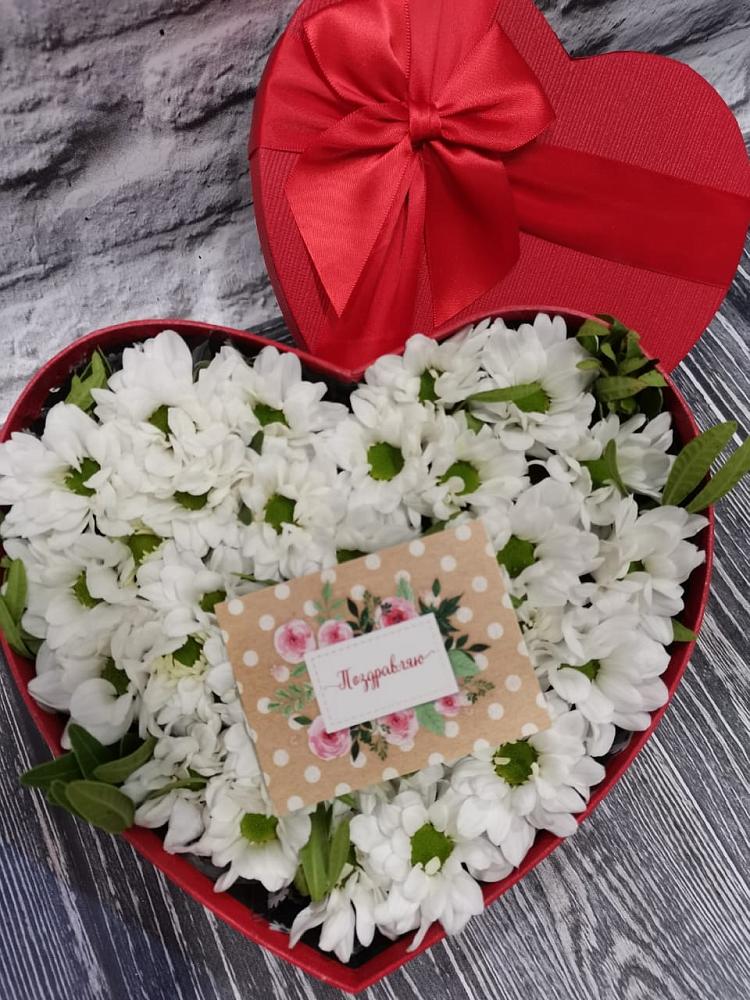 Цветочная композиция из Хризантемы в виде сердца в Нефедово