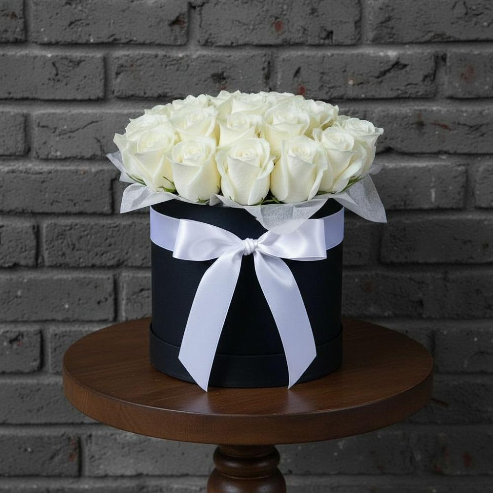 Цветочная композиция из Розы в шляпной коробке в Нефедово