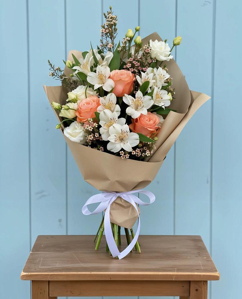 Букет цветов из: Альстромерии, Лизиантусы, Розы и Хризантемы в Нефедово